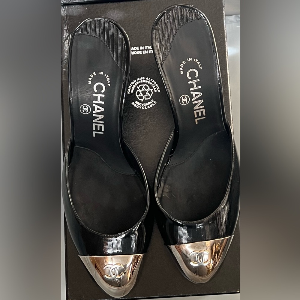 CHANEL Black Patent Silver Cap Toe CC Leather Mules Heels Shoes 38 7 Box Vintage - Picture 1 of 7